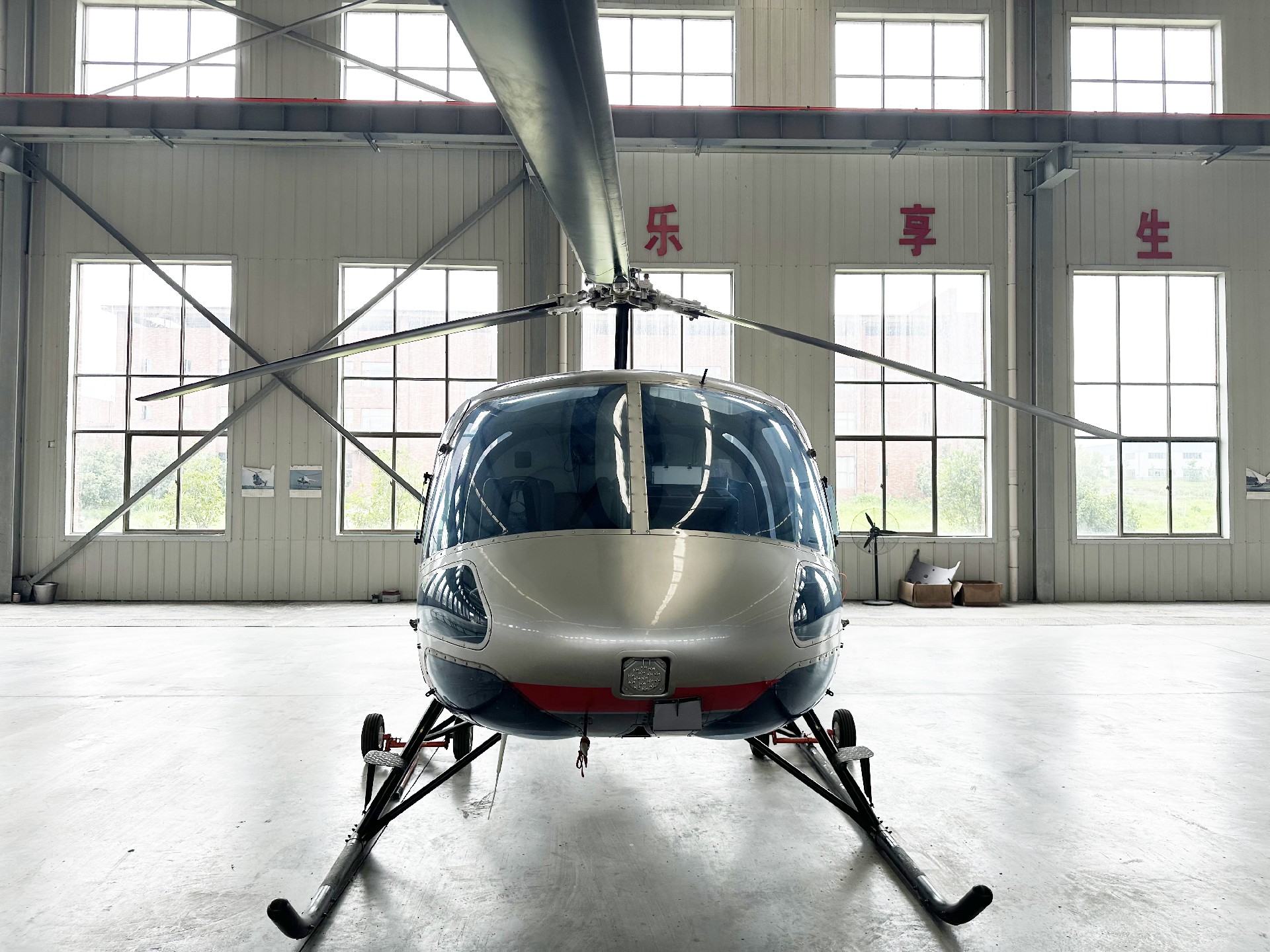 恩斯特龙EN-480B,B-70AR,序列号5185,出厂日期:2013.11.18,机体时间:1192小时 (1).jpg