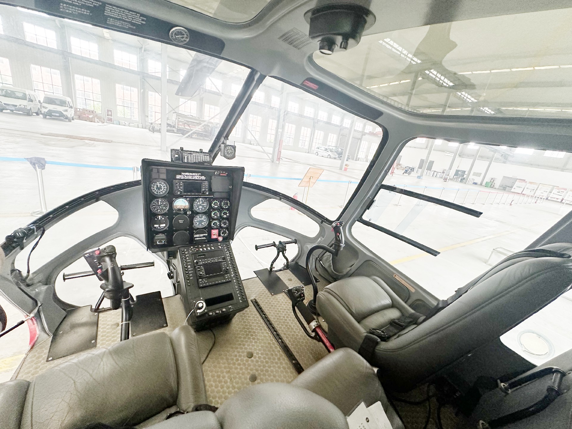 恩斯特龙EN-480B,B-70AR,序列号5185,出厂日期:2013.11.18,机体时间:1192小时 (3).jpg